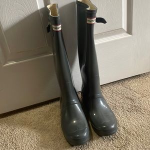 Hunter tall rain boots. Gray